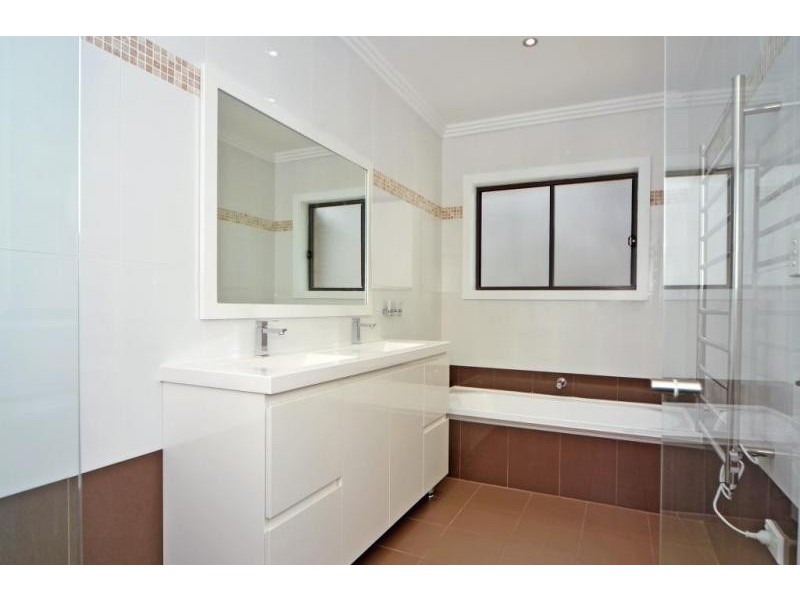 8 Tilbrook Avenue, St Georges Basin NSW 2540