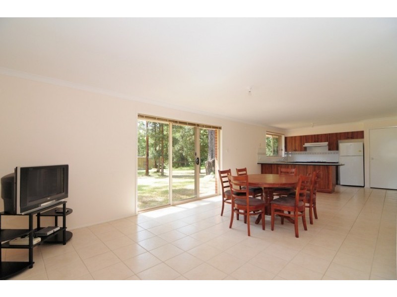 18 Knoll Parade, Woollamia NSW 2540