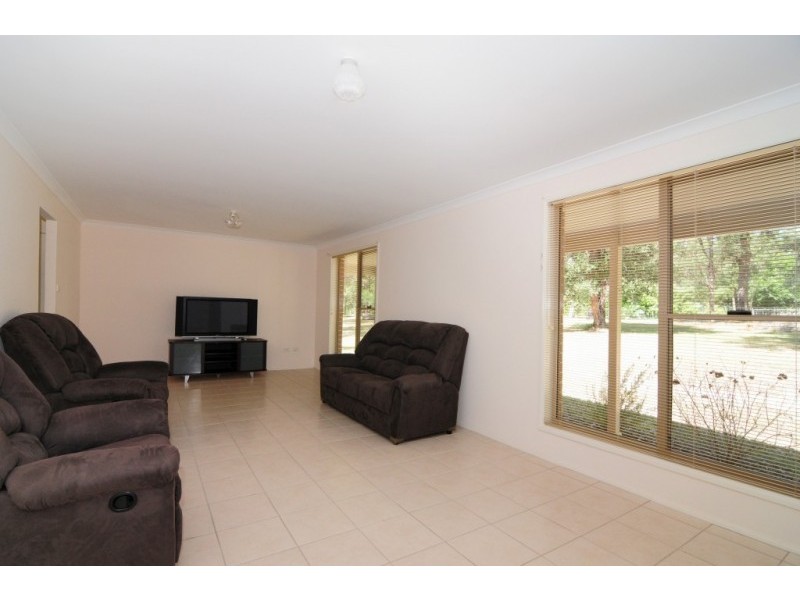 18 Knoll Parade, Woollamia NSW 2540