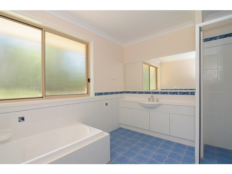 18 Knoll Parade, Woollamia NSW 2540