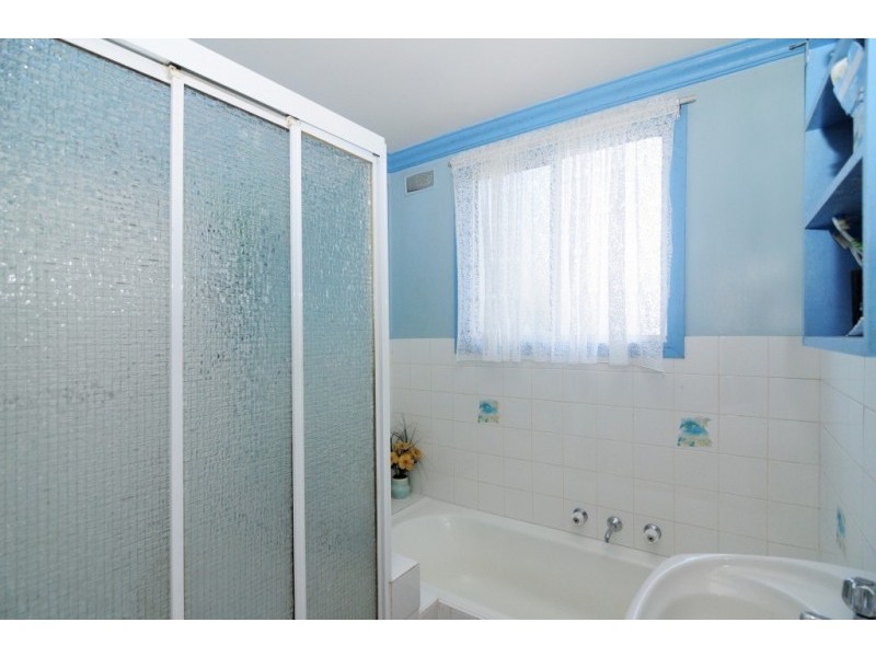 18 Audrey Avenue, Basin View NSW 2540