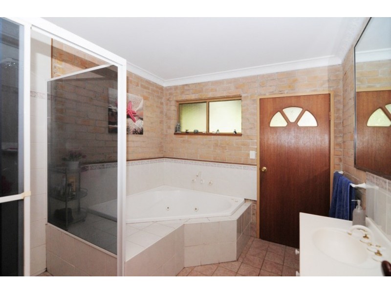 4 Pine Forest Road, Tomerong NSW 2540