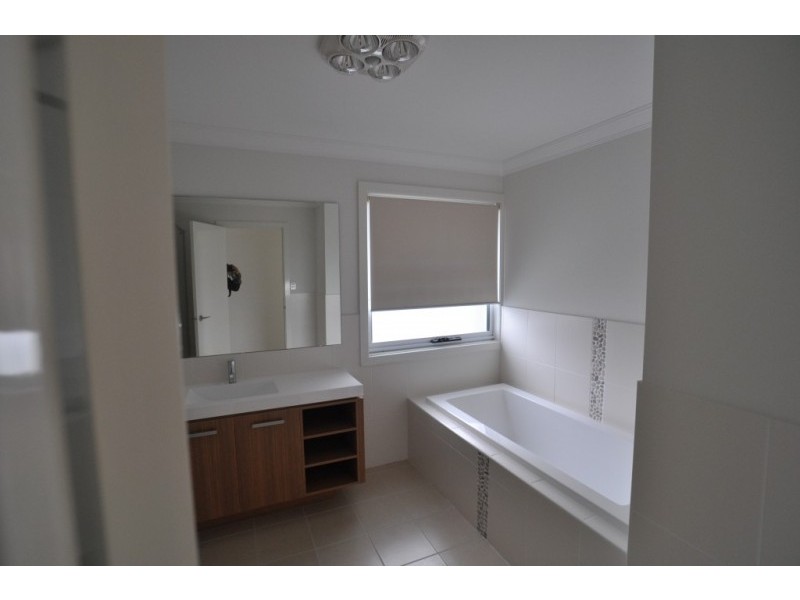 14 Coaster Circuit, Vincentia NSW 2540