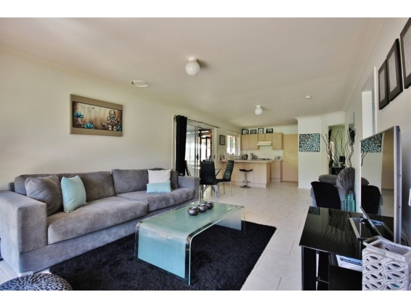 6 Moroney Avenue, St Georges Basin NSW 2540