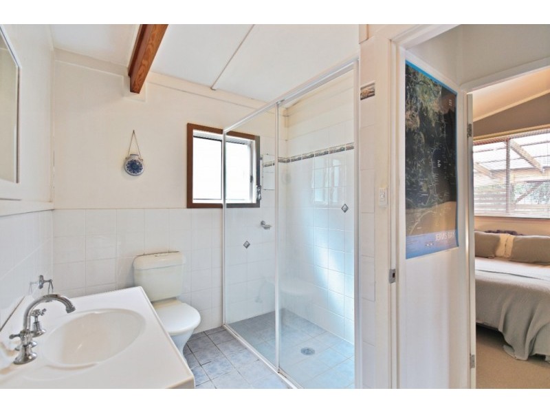 2 Graham Avenue, St Georges Basin NSW 2540