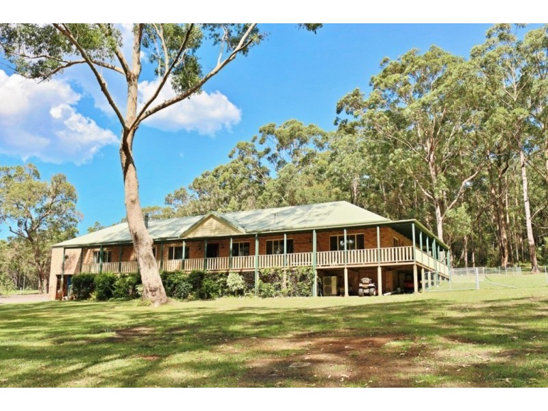 6 McArthur Drive, Falls Creek NSW 2540