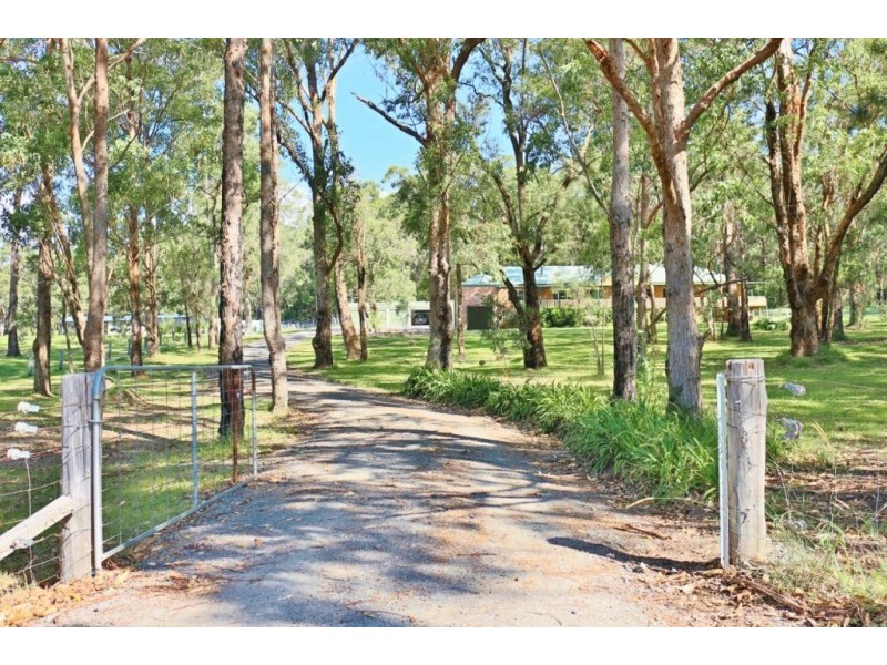 6 McArthur Drive, Falls Creek NSW 2540