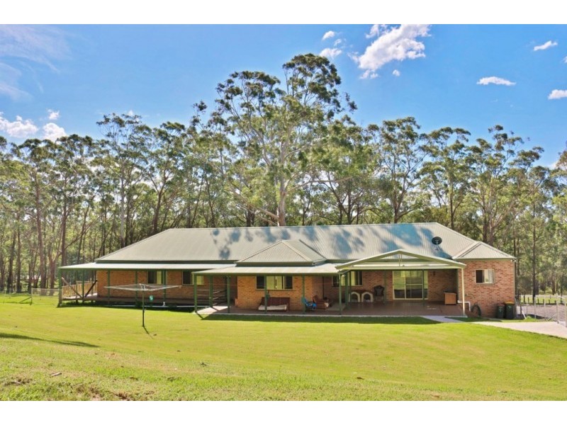 6 McArthur Drive, Falls Creek NSW 2540