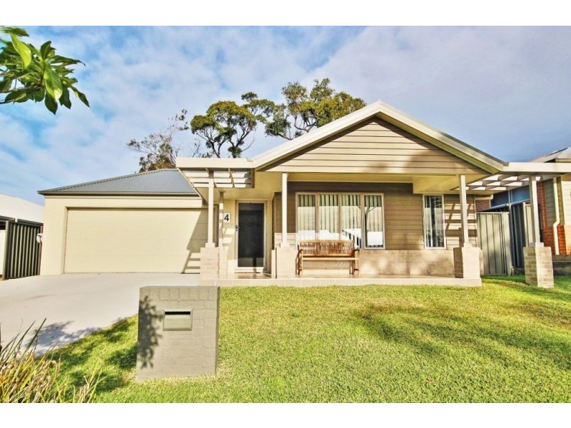 4 Dinghy Street, Vincentia NSW 2540