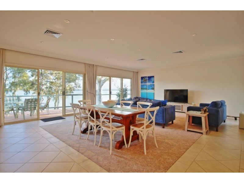 9 Kevin Crescent, St Georges Basin NSW 2540