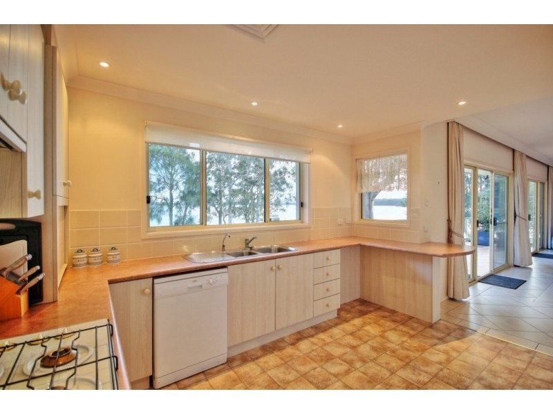 9 Kevin Crescent, St Georges Basin NSW 2540