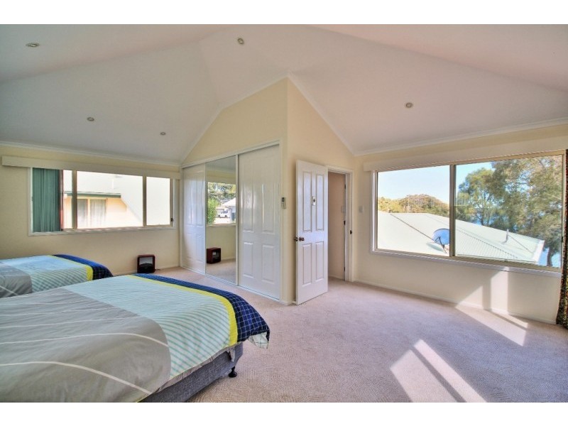 9 Kevin Crescent, St Georges Basin NSW 2540