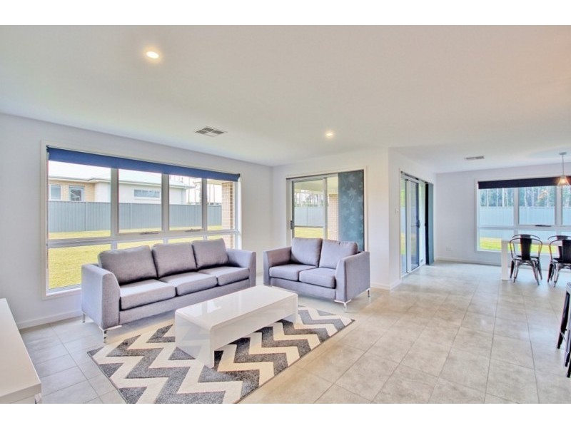 2 Belay Drive, Vincentia NSW 2540