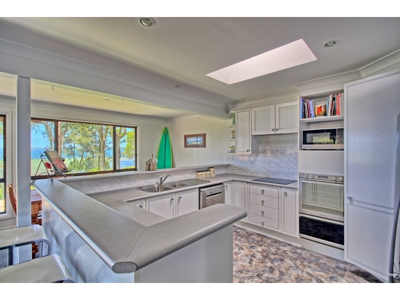 4 Loralyn Avenue, St Georges Basin NSW 2540