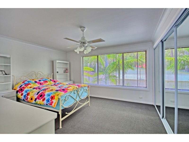 4 Loralyn Avenue, St Georges Basin NSW 2540