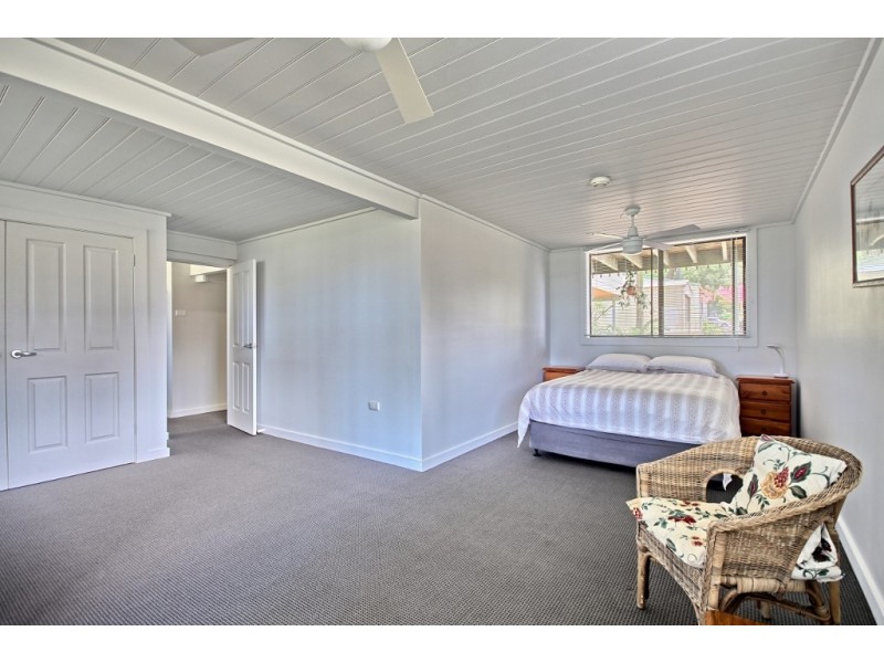 4 Loralyn Avenue, St Georges Basin NSW 2540