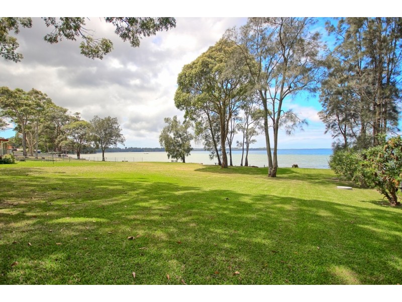 4 Loralyn Avenue, St Georges Basin NSW 2540