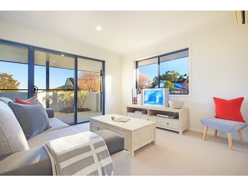 9 Walter Hood Parade, Worrowing Heights NSW 2540