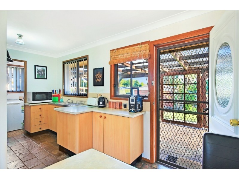 10 Pangari Crescent, St Georges Basin NSW 2540