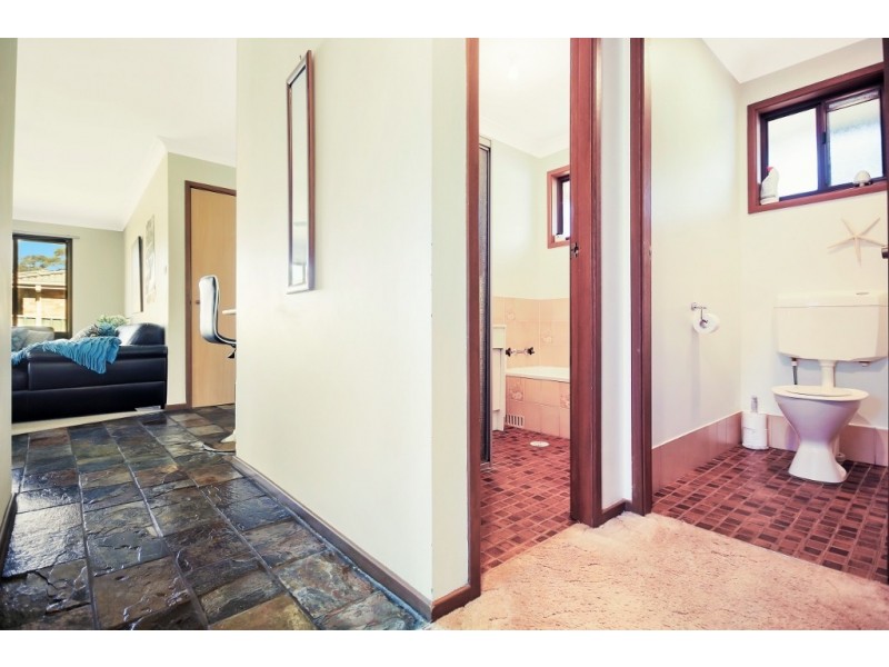 10 Pangari Crescent, St Georges Basin NSW 2540