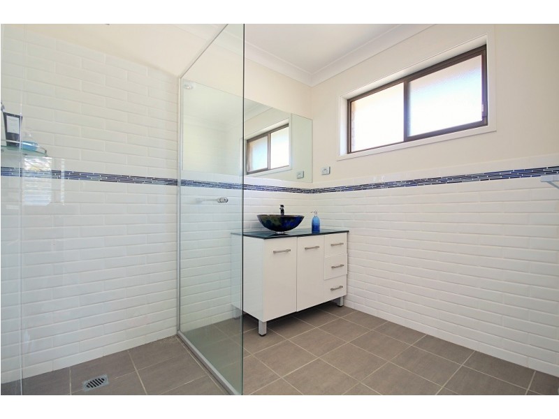 8 Elizabeth Drive, Vincentia NSW 2540