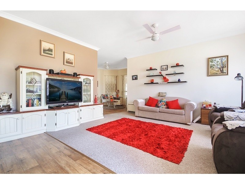 3 Keevil Brae, St Georges Basin NSW 2540