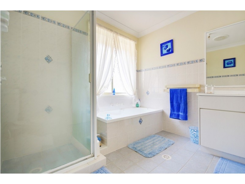 25 Lakehaven Drive, Sussex Inlet NSW 2540