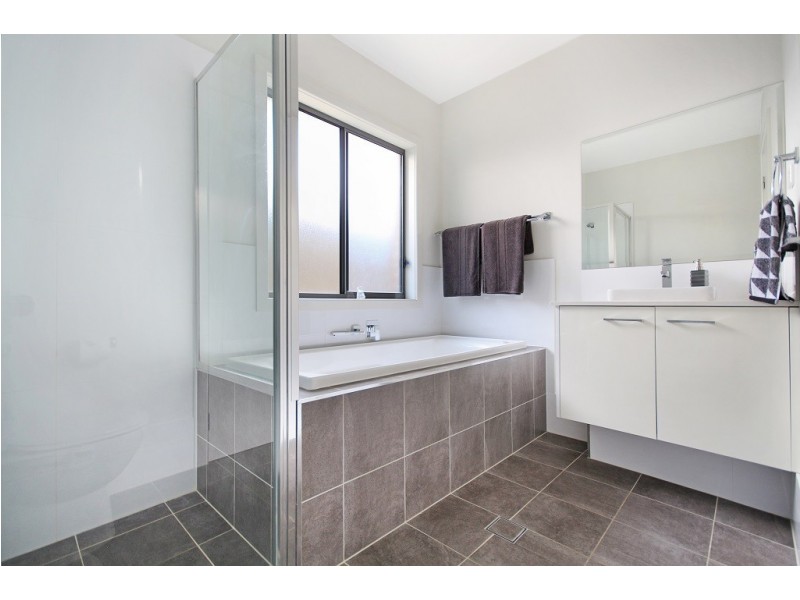 16 Seagrass Avenue, Vincentia NSW 2540