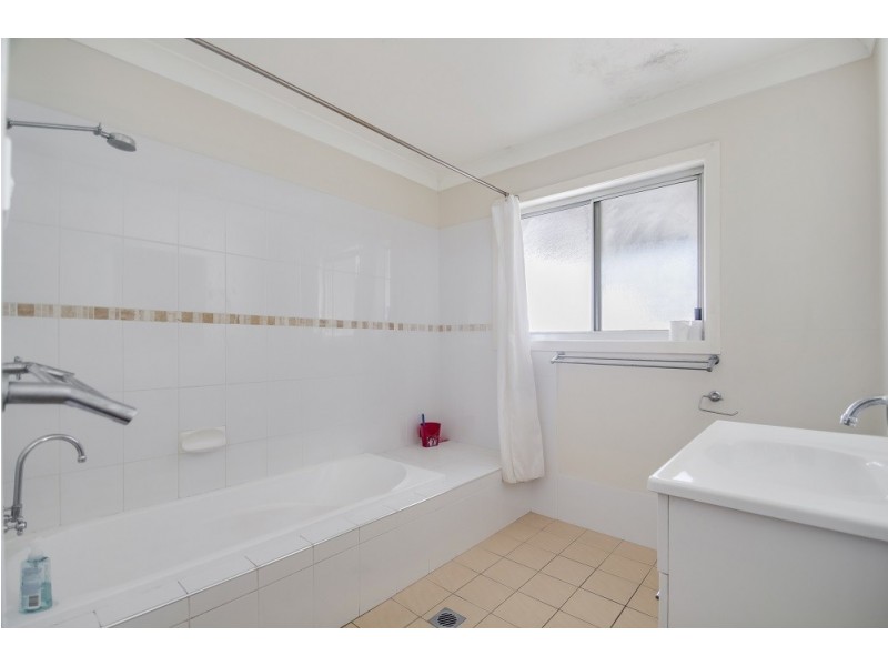 4 Mcgowen Street, Old Erowal Bay NSW 2540