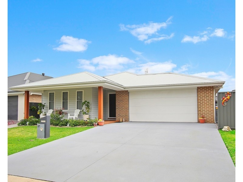 37 Summercloud Crescent, Vincentia NSW 2540