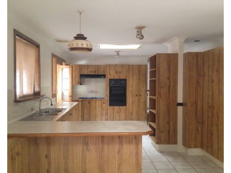 8 Waddell Street, Huskisson NSW 2540