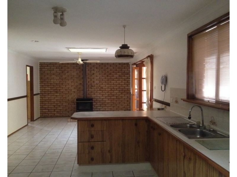 8 Waddell Street, Huskisson NSW 2540