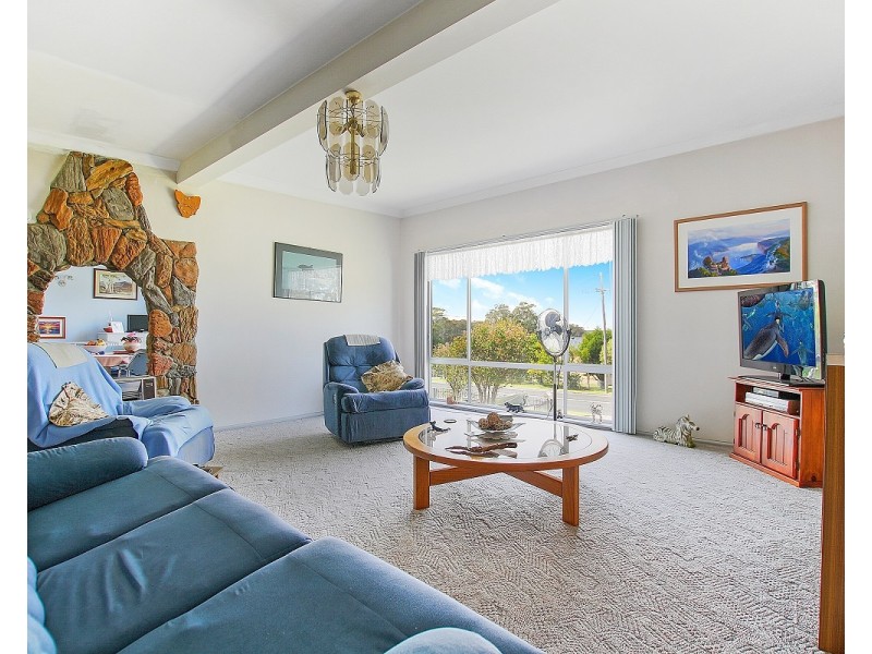 8 St Georges Road, St Georges Basin NSW 2540