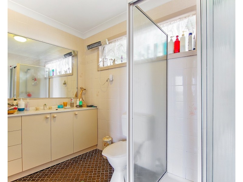 8 St Georges Road, St Georges Basin NSW 2540