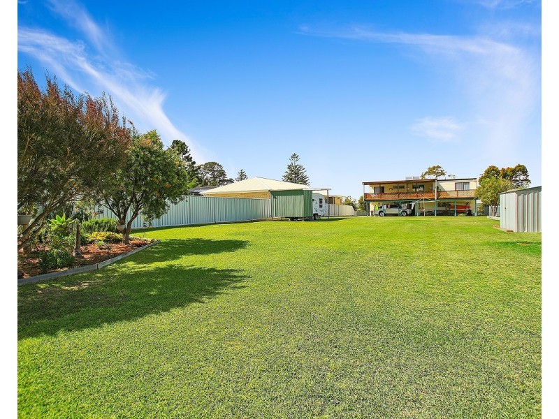 8 St Georges Road, St Georges Basin NSW 2540