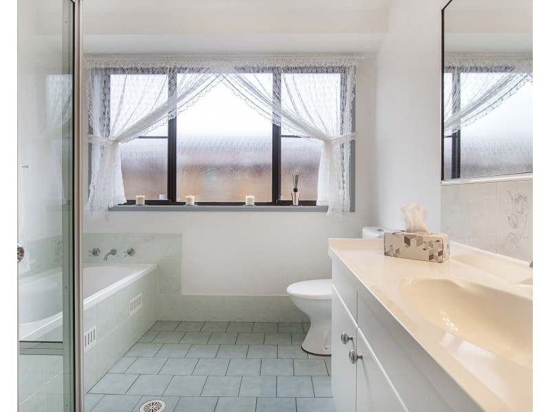 2 Moroney Avenue, St Georges Basin NSW 2540