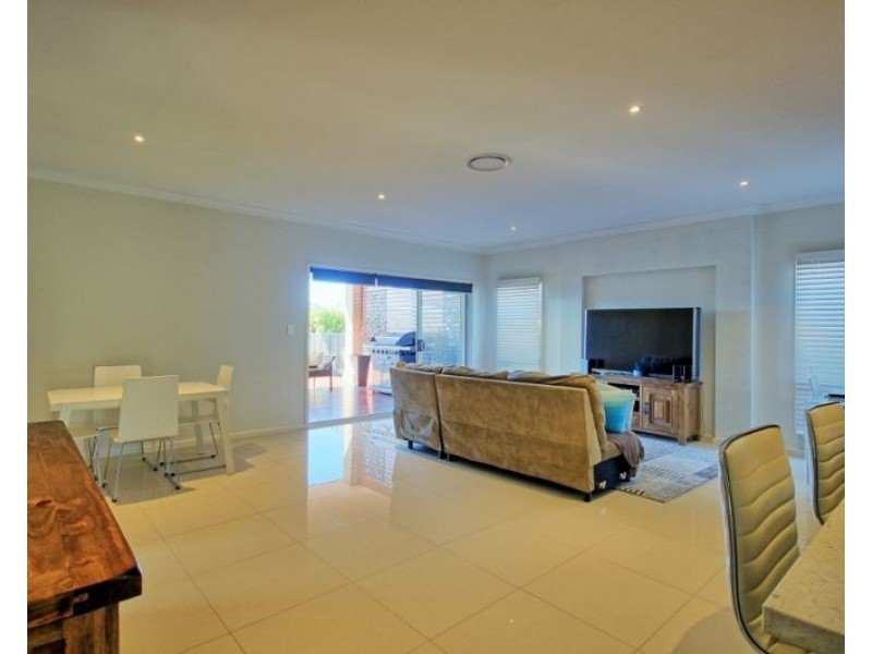 16 Trawler Street, Vincentia NSW 2540