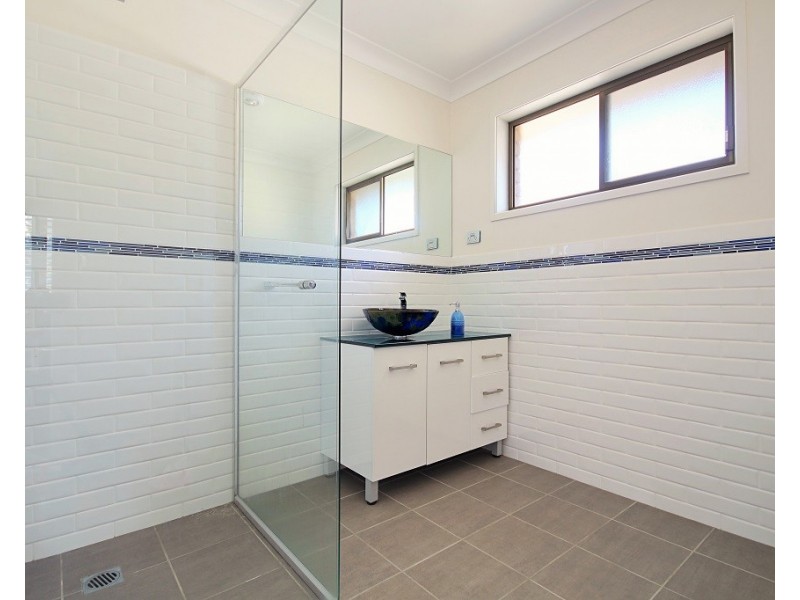 8 Elizabeth Drive, Vincentia NSW 2540