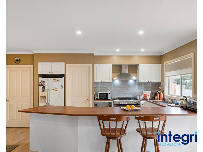 1 Ocean View Road, Sussex Inlet NSW 2540