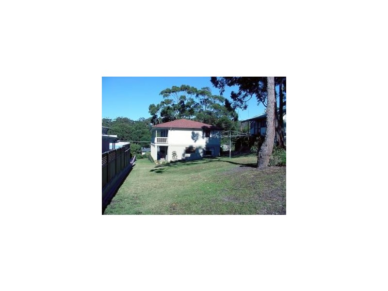 23 Bayview Ave, Hyams Beach NSW 2540