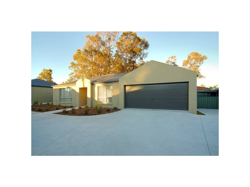 Hillcrest Avenue, Nowra NSW 2541