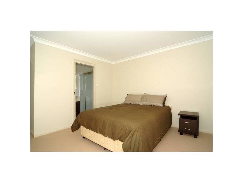 Hillcrest Avenue, Nowra NSW 2541