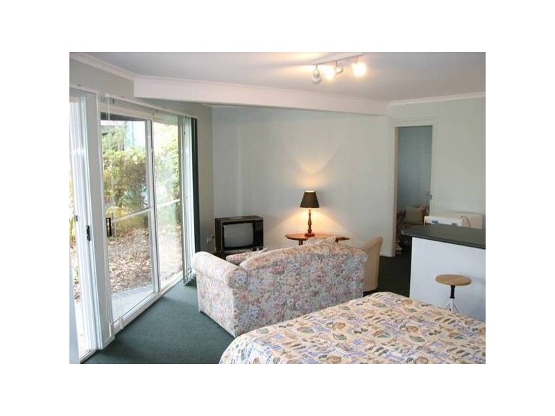 303 Elizabeth Drive, Vincentia NSW 2540