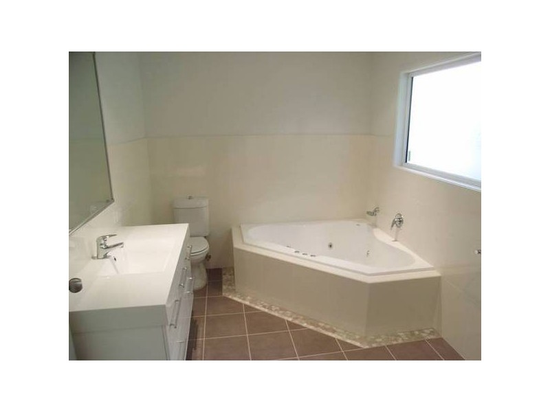 17 Bayview Avenue, Hyams Beach NSW 2540