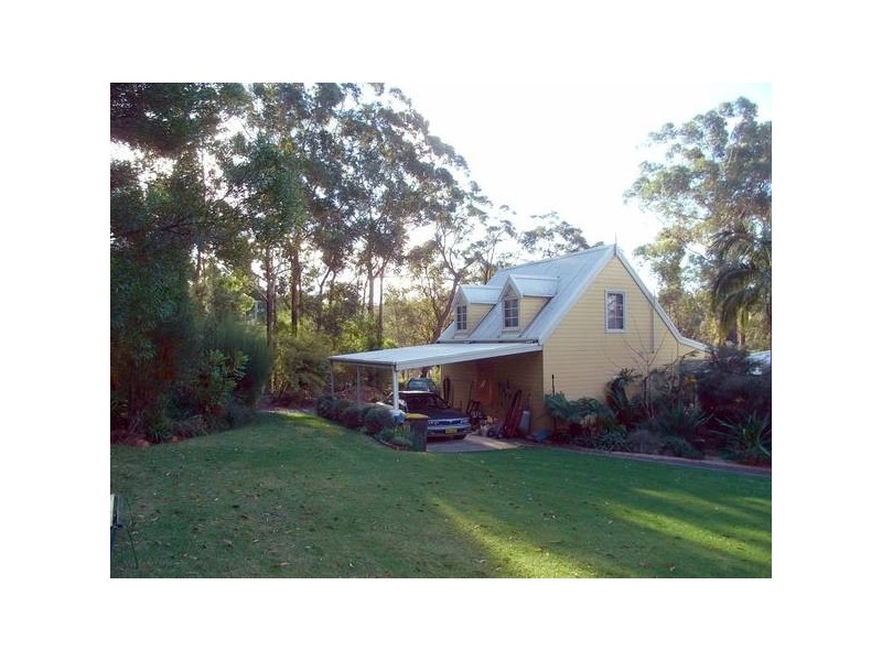 14 McArthur Drive, Falls Creek NSW 2540