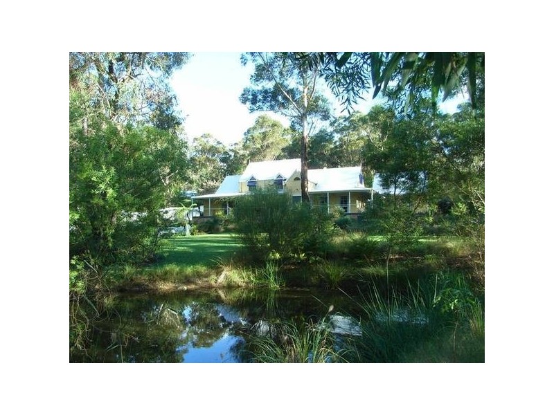14 McArthur Drive, Falls Creek NSW 2540