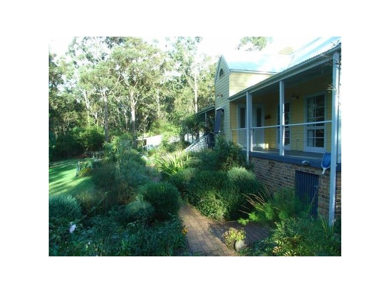 14 McArthur Drive, Falls Creek NSW 2540