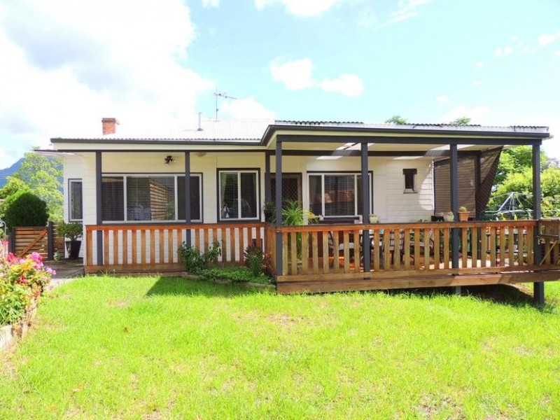 12 Market Street, Gloucester NSW 2422