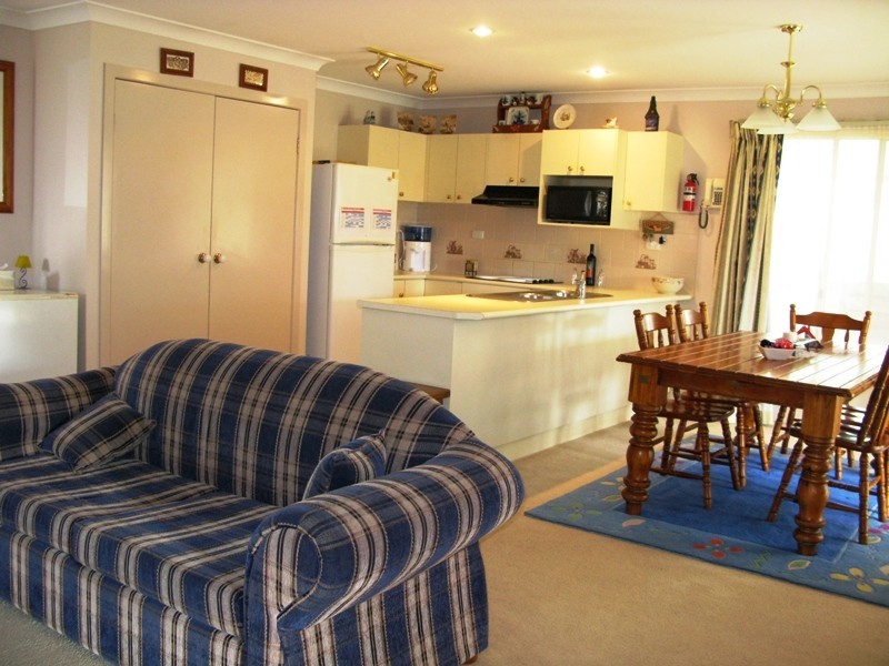 10 Amana Circuit, Orange NSW 2800
