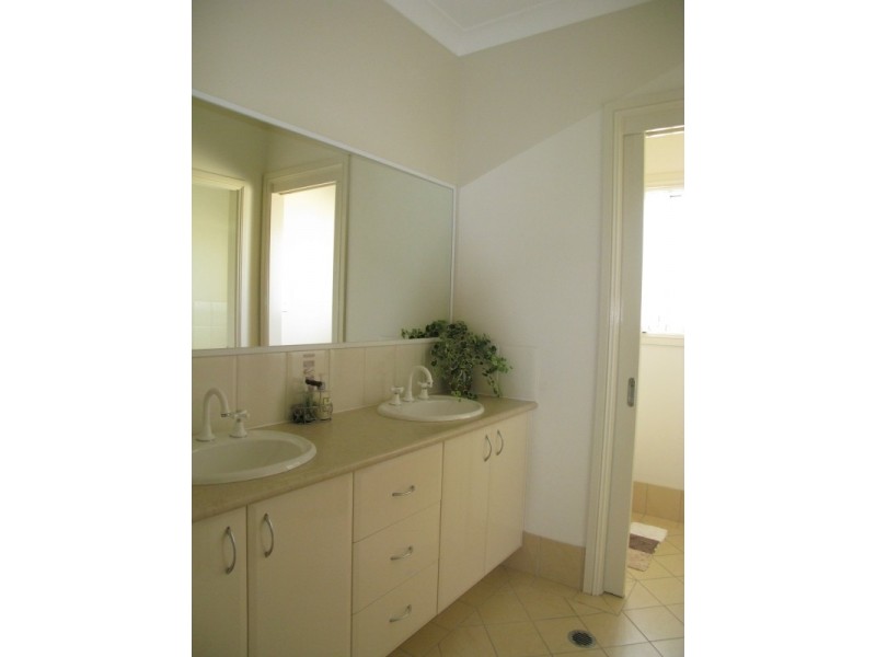 3 Avonlea Place, Orange NSW 2800